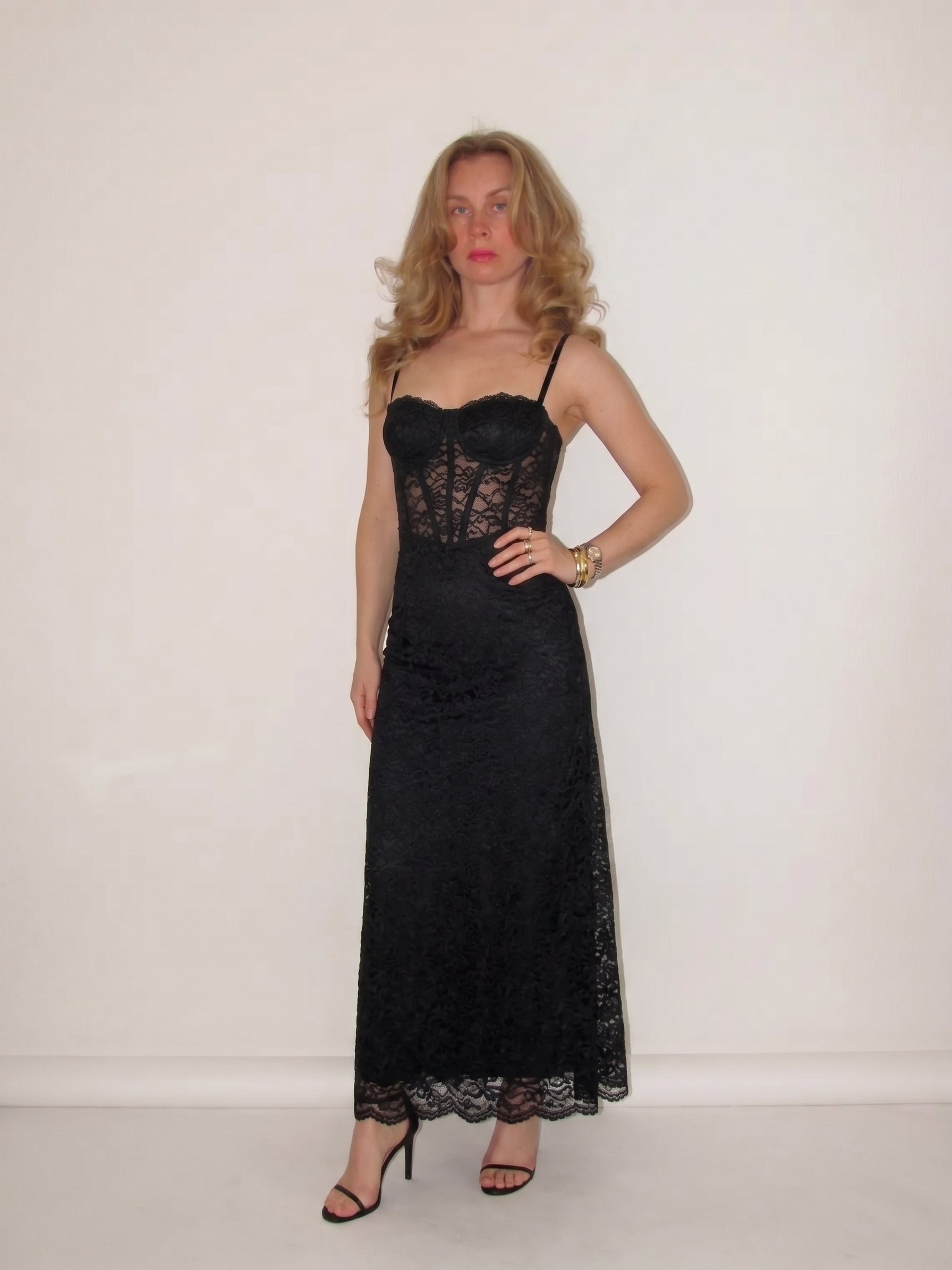 The Noir Lace Midi Elbise